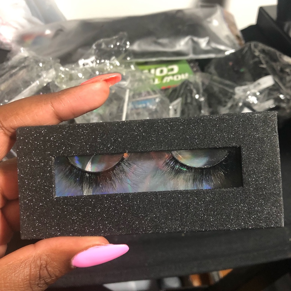 Lashes - Picture 3 of 3